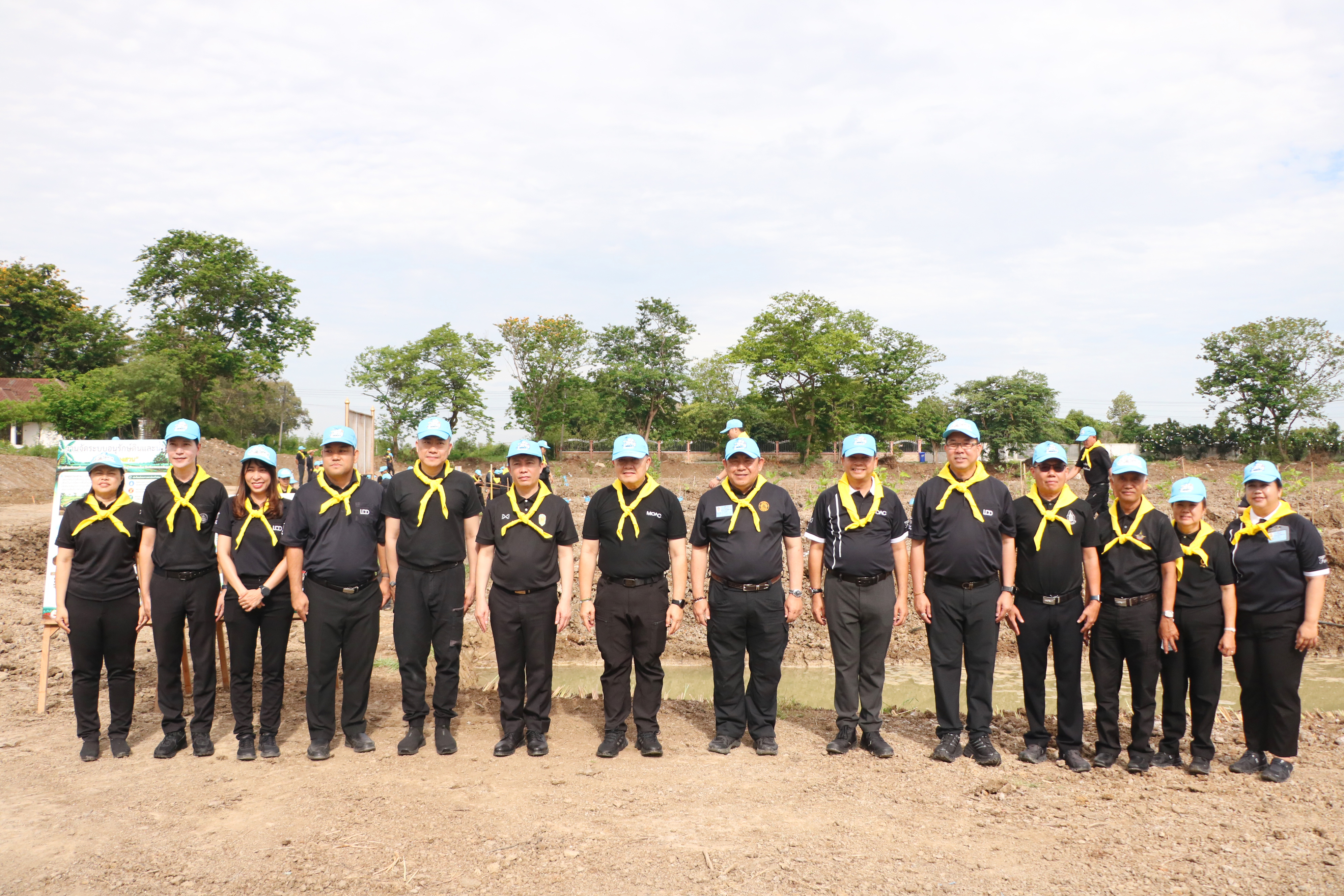 title - ส.ป.ก. ร่วมกิจกรรมโครงการจิตอาสาพัฒนาด้านการเกษตร กษ. เฉลิมพระเกียรติสมเด็จพระนางเจ้าฯ พระบรมราชินี เนื่องในโอกาสมหามงคลเฉลิมพระชนมพรรษา 4 รอบ 3 มิถุนายน 2569